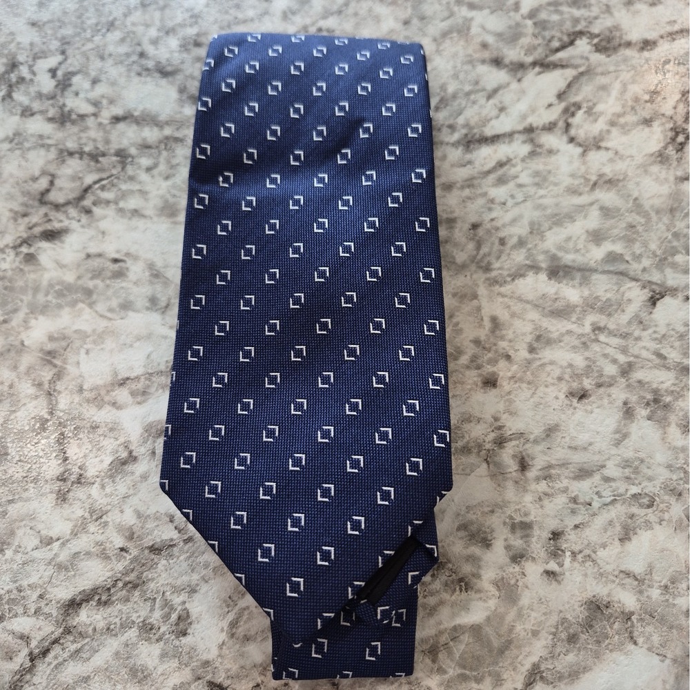 Kenneth Cole Reaction Silk Tie Blue Pattern Mens Necktie